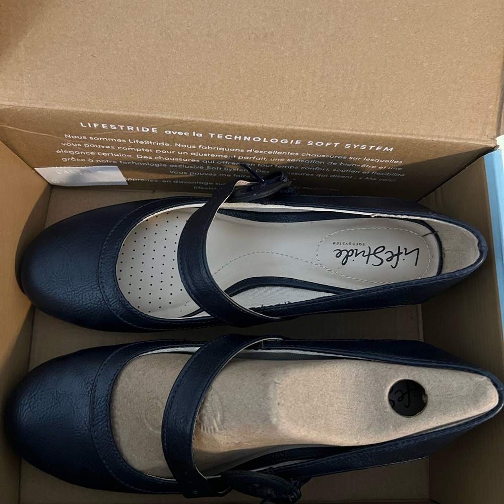 Lifestyle shoes  navy color size 8 with Comfort Features